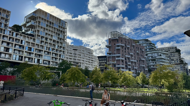 Batignolles : Place Félix-Lobligeois Paris
